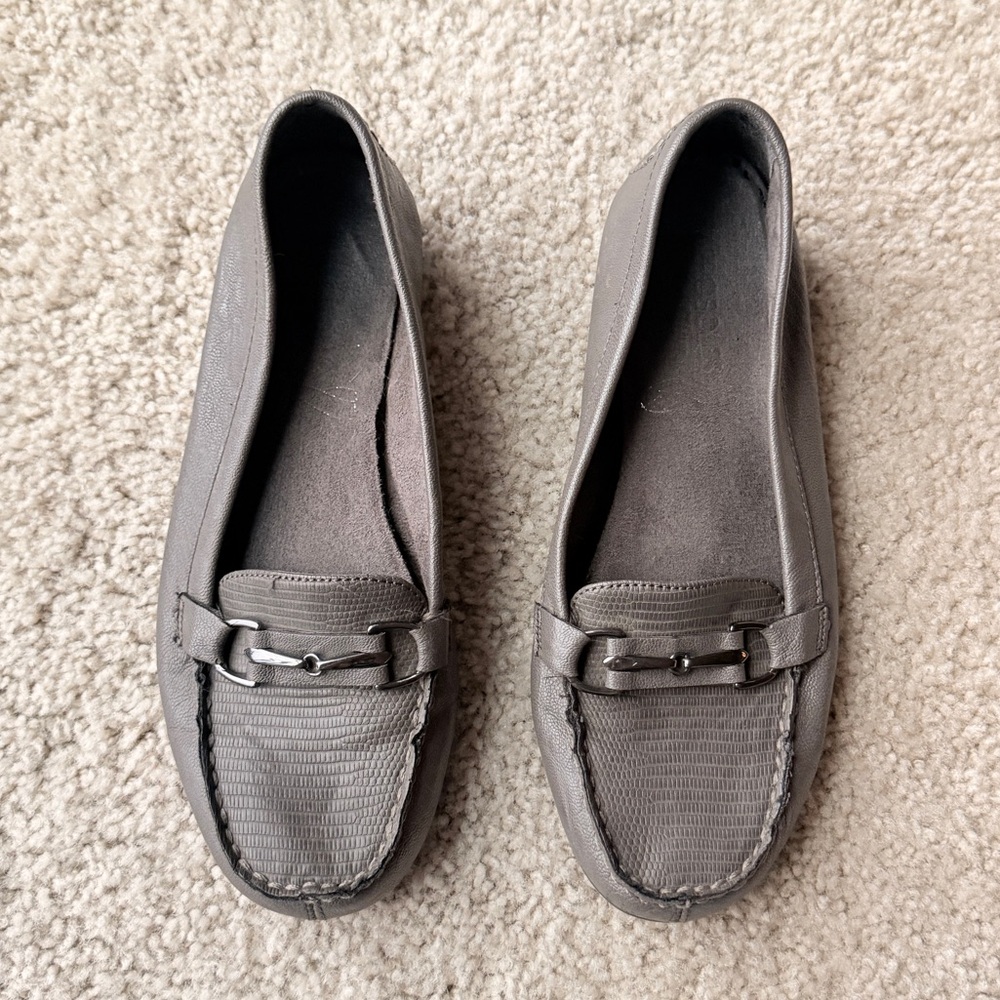 AEROSOLES Women's Gray Loafers Size 7.5